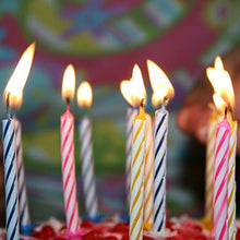 Load image into Gallery viewer, Quick Light Birthday Candles - Amazing Chain Reaction - Gifteee Unique & Unusual gifts, Cool gift ideas