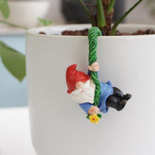 Load image into Gallery viewer, JARPSIRY 3-Piece Miniature Pot Hanging Gnomes Set – Resin Fence &amp; Planter Hugger Figurines
