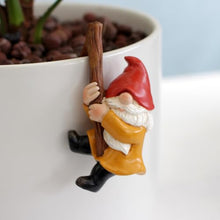 Load image into Gallery viewer, JARPSIRY 3-Piece Miniature Pot Hanging Gnomes Set – Resin Fence &amp; Planter Hugger Figurines
