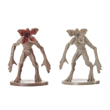 Load image into Gallery viewer, Stranger Things D&amp;D Starter Set - Gifteee Unique &amp; Unusual gifts, Cool gift ideas
