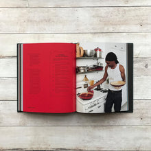 Load image into Gallery viewer, From Crook to Cook: Platinum Recipes from Tha Boss Dogg's Kitchen (Snoop Dogg Cookbook)
